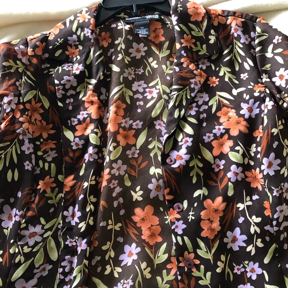 Short sleeve floral blouse